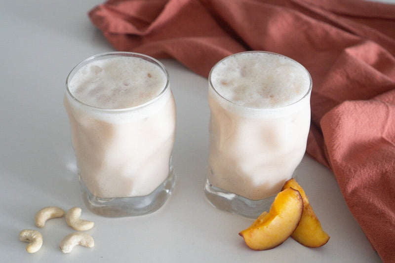 Verfrissend zomerdrankje met perzik en cashewnoten