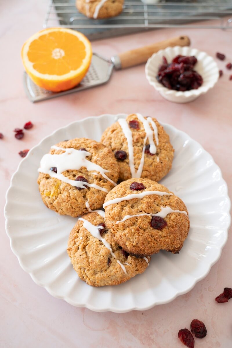 Zachte koekjes met amandelpulp, cranberry’s en sinaasappel