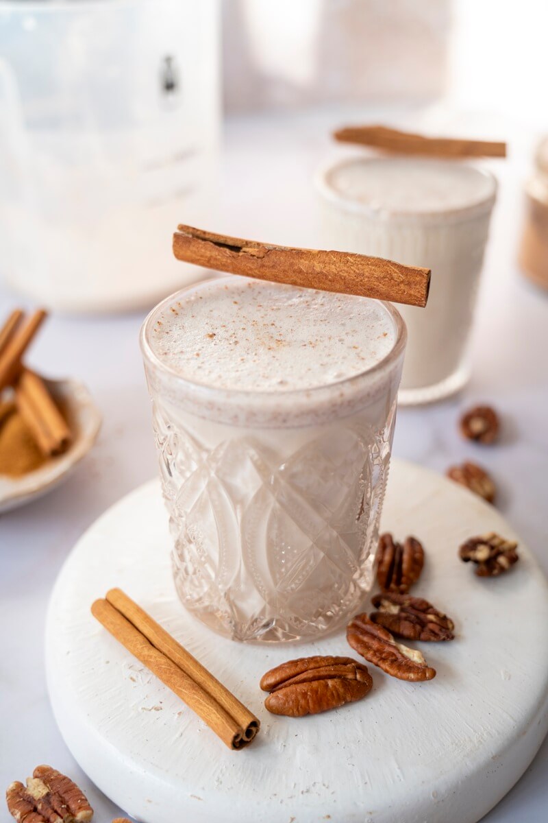 Kruidige havermoutdrank met pecannoten