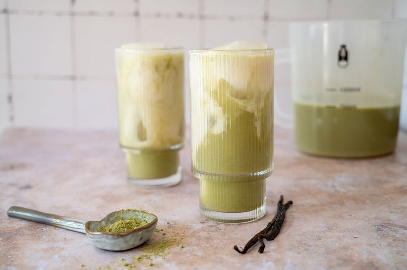 Vanille Matcha Latte met rijstmelk